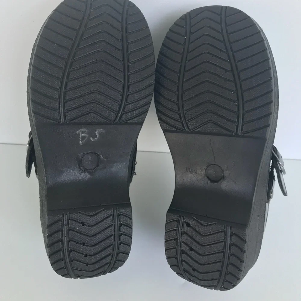 Coco black clogs girls size 8